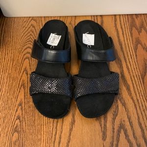 Vionic orthopedic sandals size 6